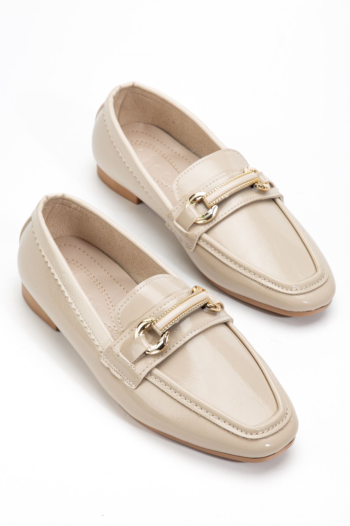 Kadın Bej Parlak Cilt Toka Detaylı Hafif Ortopedik Babet  