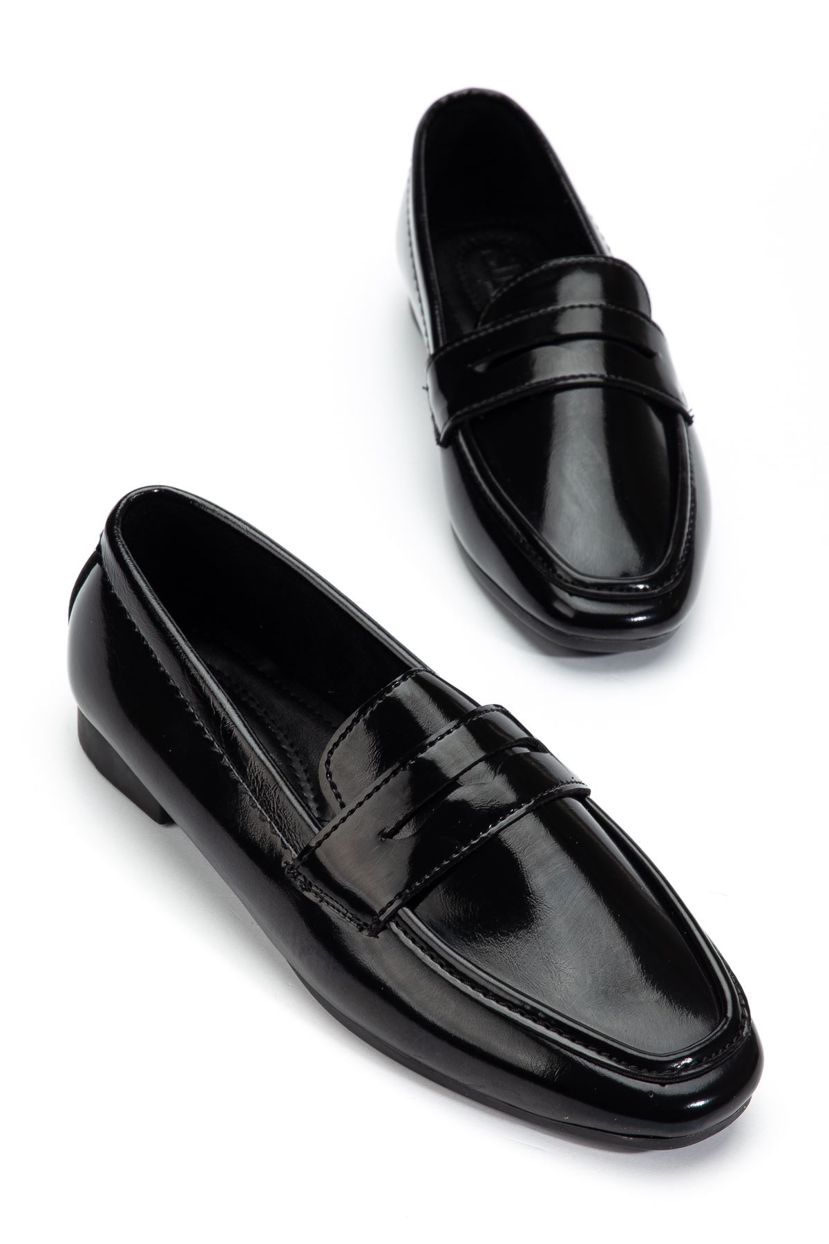 Kadın Siyah Rugan Klasik Düz Taban Hafif Ortopedik Babet  