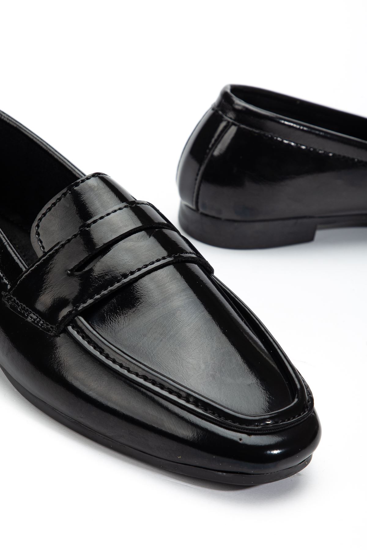 Kadın Siyah Rugan Klasik Düz Taban Hafif Ortopedik Babet  