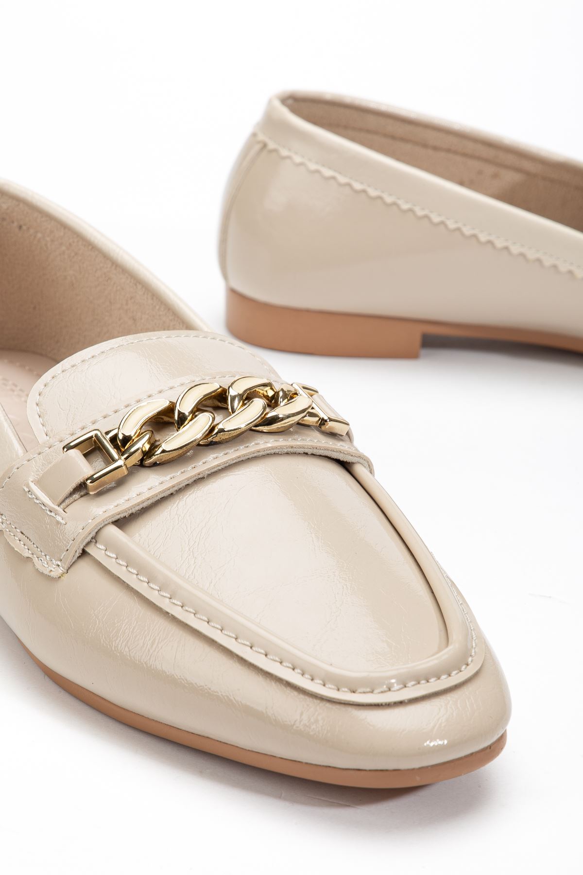 Kadın Bej Parlak Cilt Tokalı Babet   