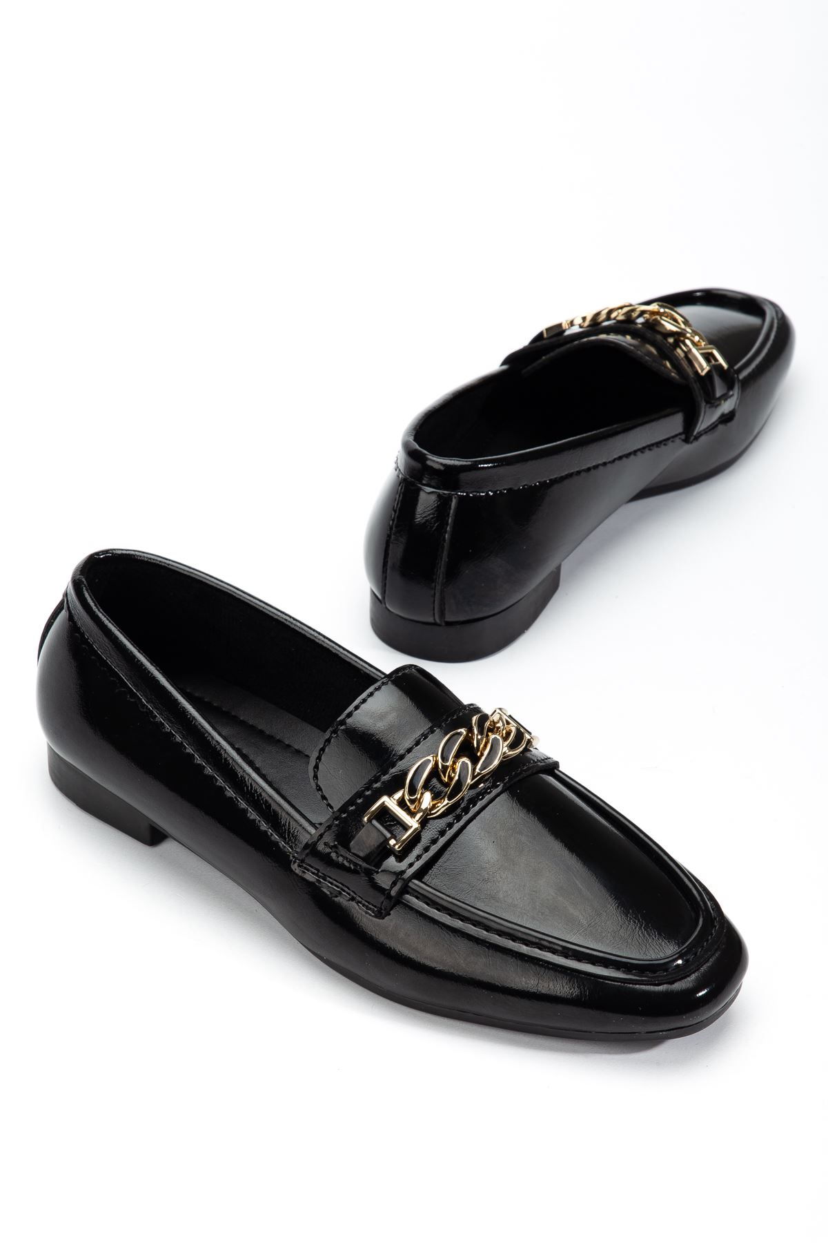 Kadın Siyah Parlak Cilt Tokalı Babet   