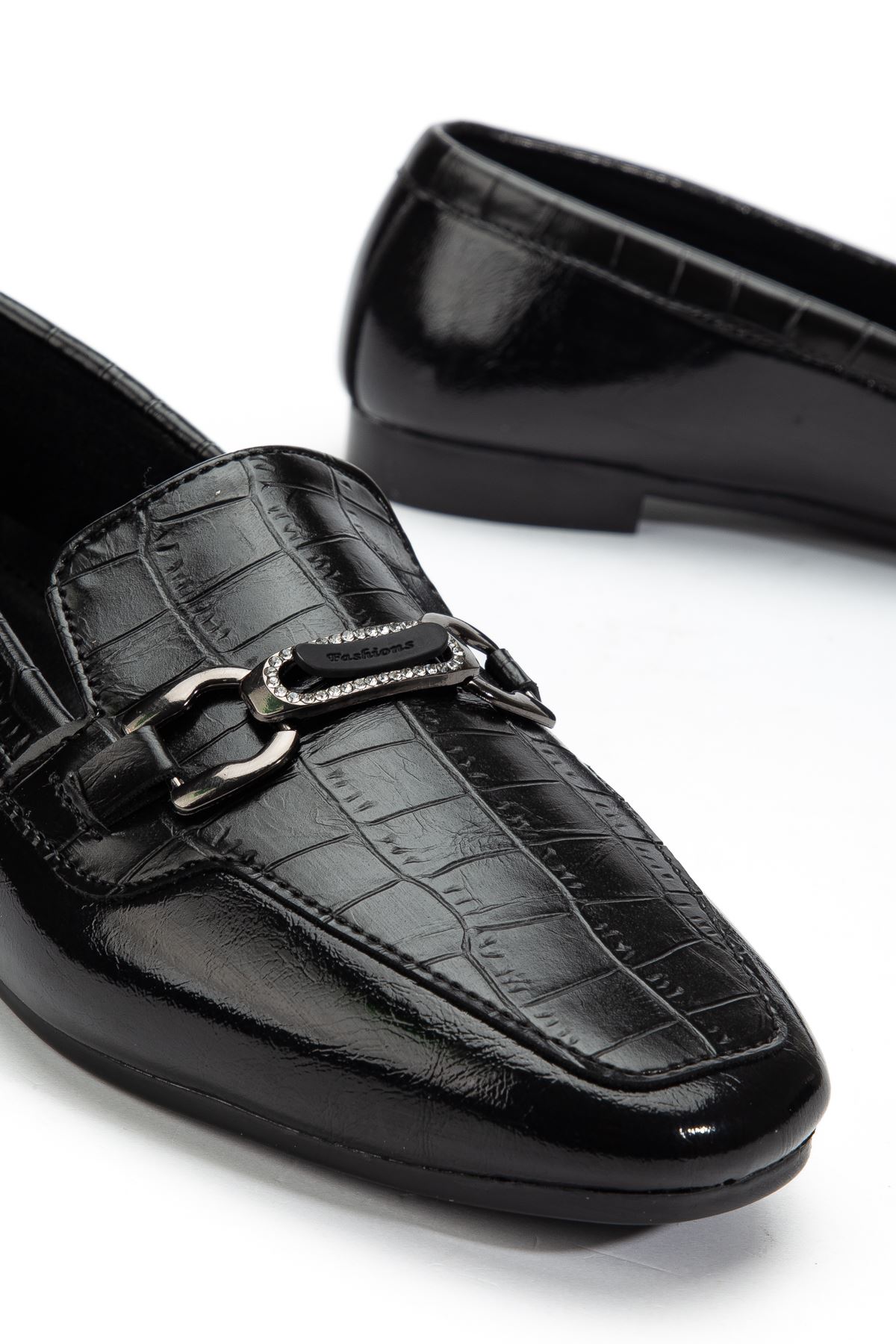 Kadın Siyah Crocodile Parlak Cilt Tokalı Babet   