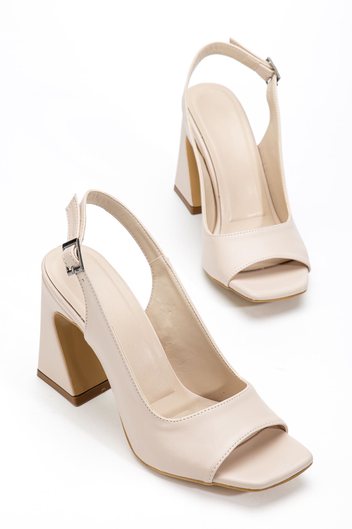 Kadın Bej Cilt Özel Tasarım Ökçe Klasik Topuklu Ayakkabı