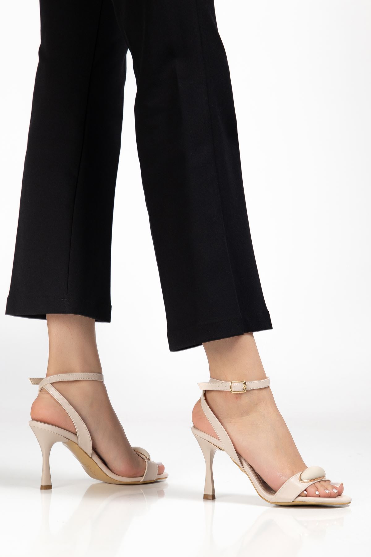 Kadın Bej Cilt Tek Bant Tokalı Abiye Ayakkabı 