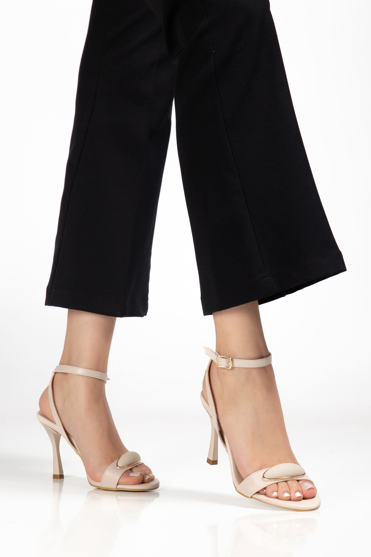 Kadın Bej Cilt Tek Bant Tokalı Abiye Ayakkabı 