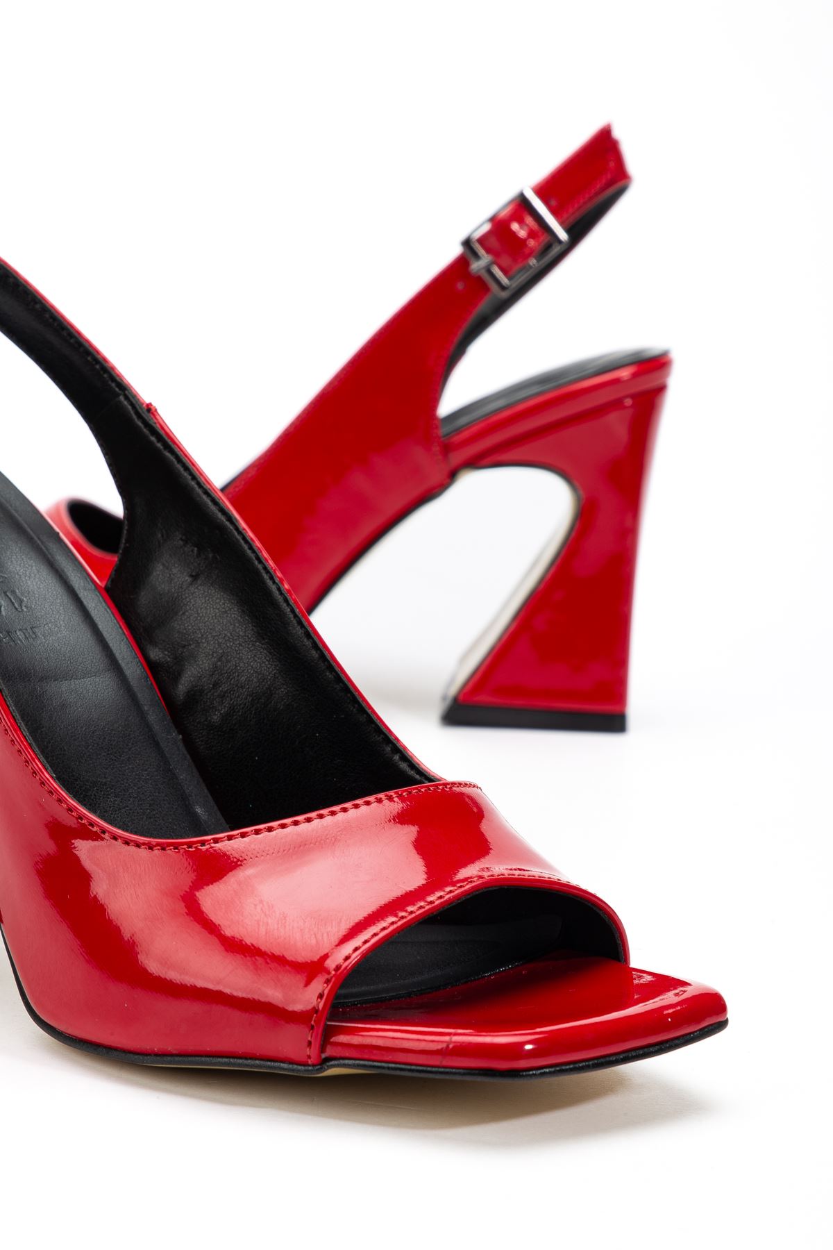 Kadın Kırmızı Rugan Özel Tasarım Ökçe Klasik Topuklu Ayakkabı   