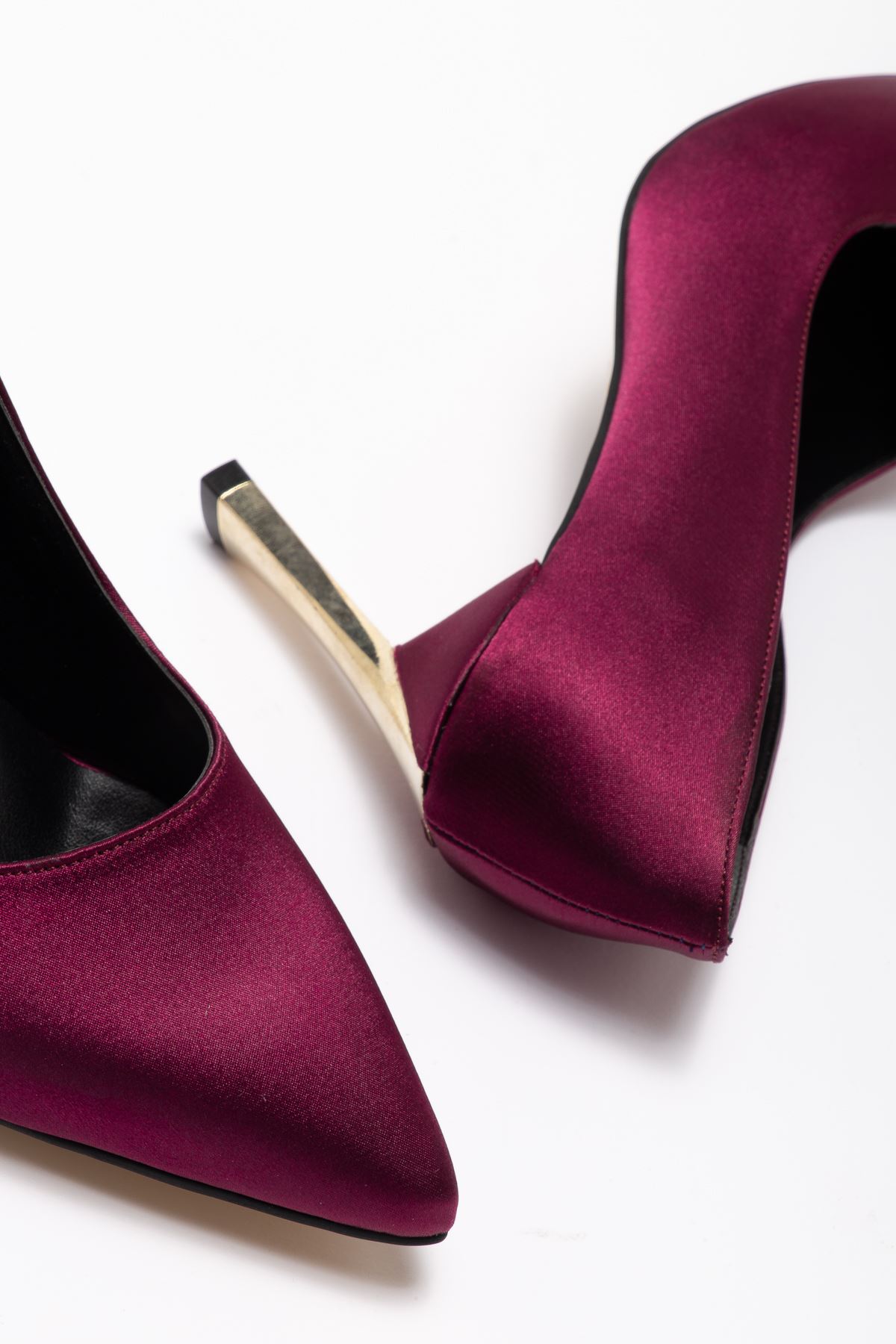 Kadın Bordo Saten Gold Ökçe Sivri Burun İnce Topuklu Stiletto 