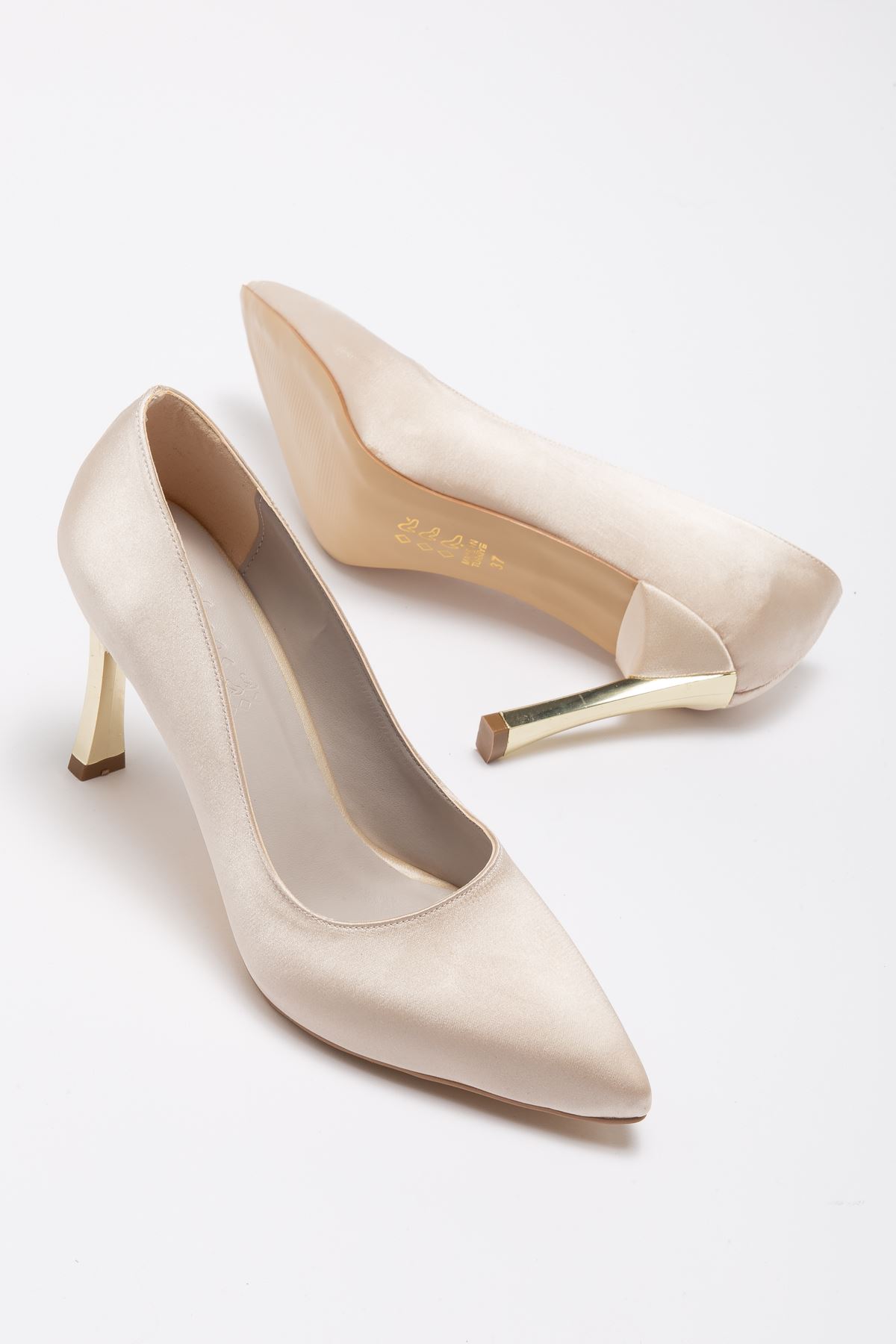Kadın Bej Saten Gold Ökçe Sivri Burun İnce Topuklu Stiletto  