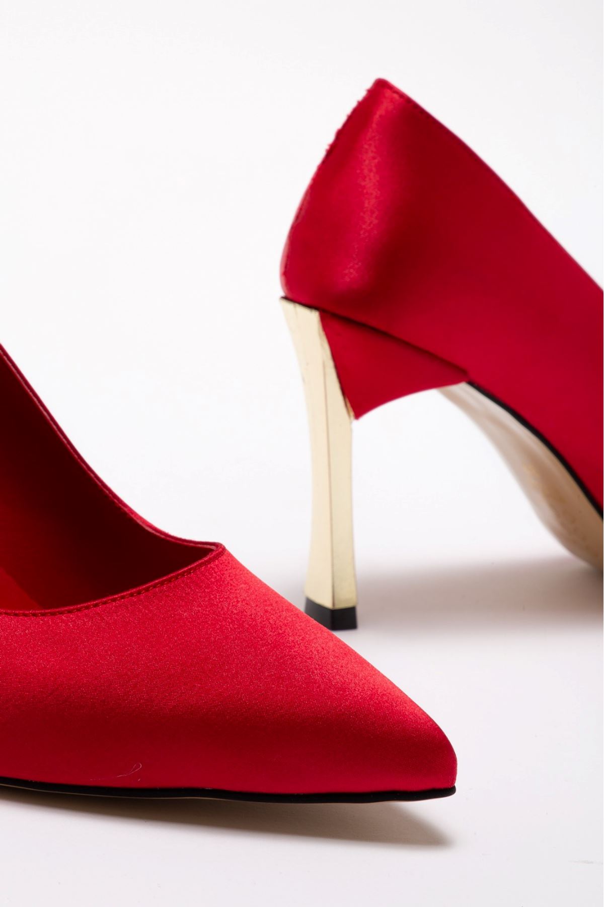 Kadın Kırmızı Saten Gold Ökçe Sivri Burun İnce Topuklu Stiletto