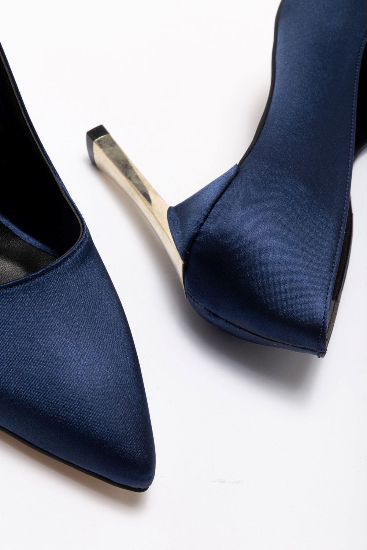 Kadın Lacivert Saten Gold Ökçe Sivri Burun İnce Topuklu Stiletto