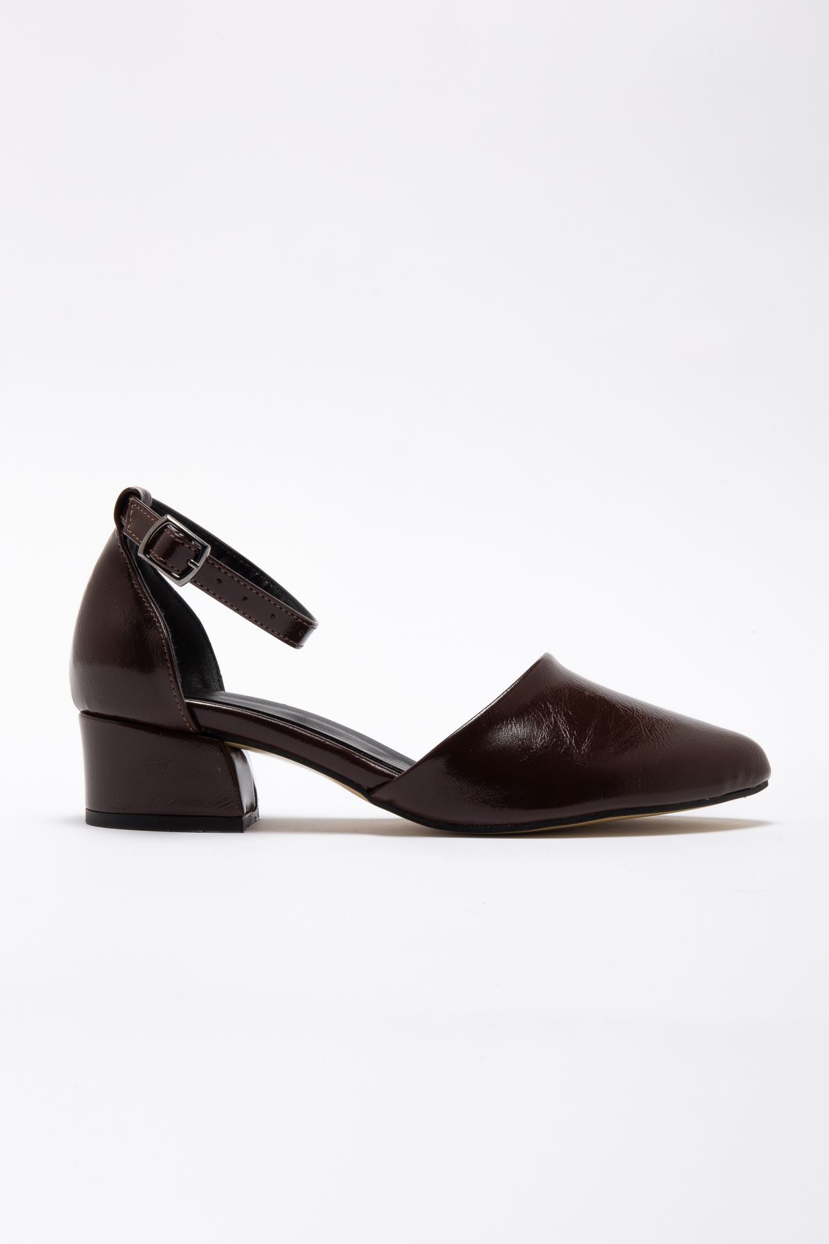 Dary Acı Kahve Parlak Cilt Detaylı Topuklu Ayakkabı  
