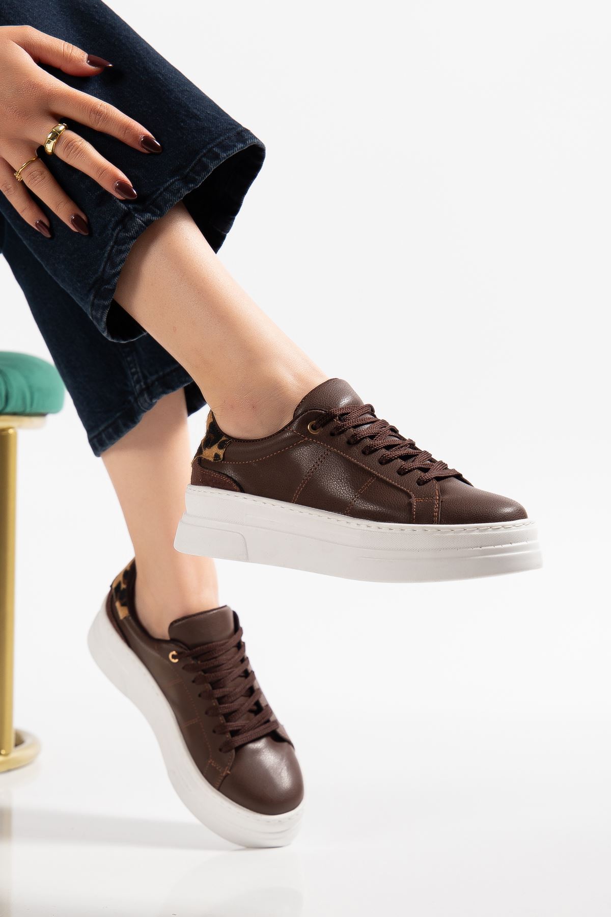 Kadın Acı Kahve Cilt Poli Taban Leopar Desenli Bağcıklı Yüksek Spor Ayakkabı 