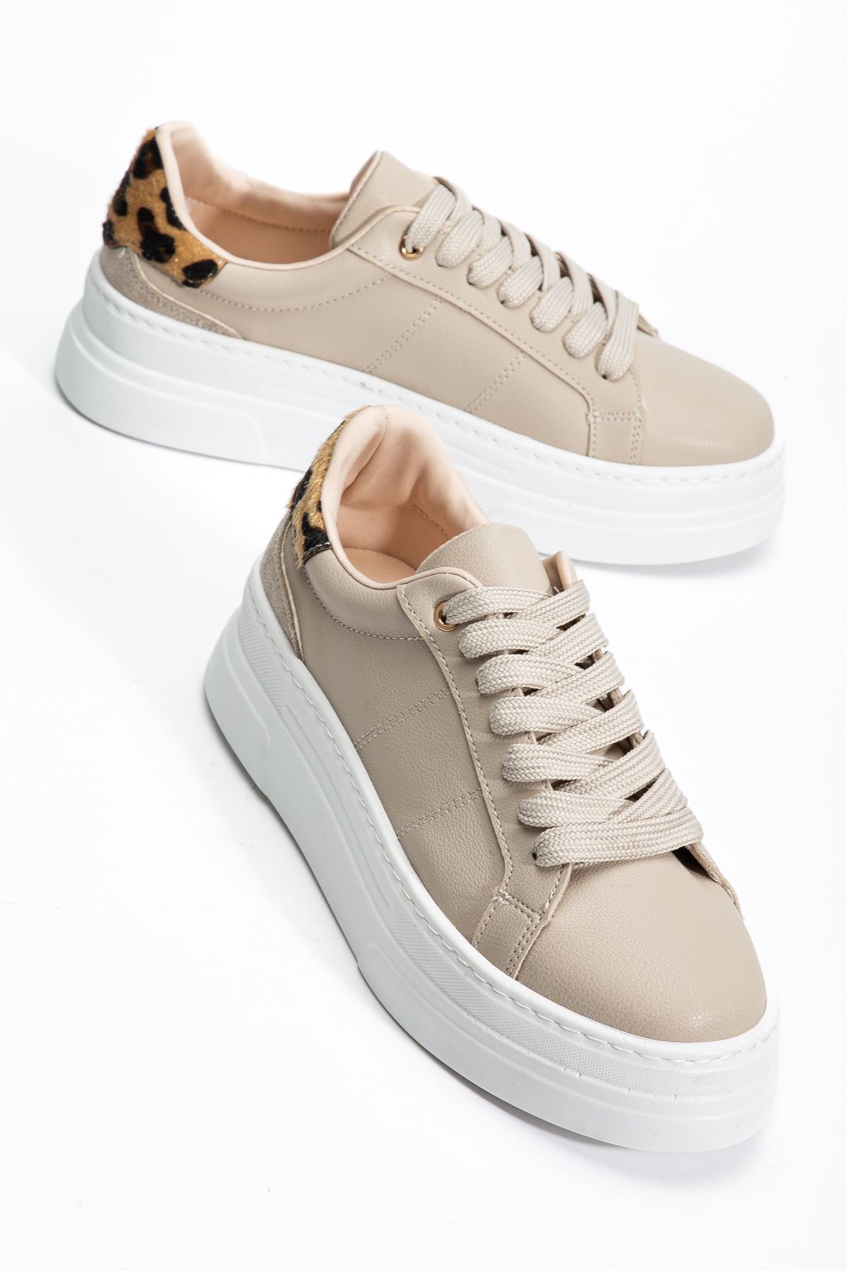 Kadın Bej Cilt Poli Taban Leopar Desenli Bağcıklı Yüksek Spor Ayakkabı