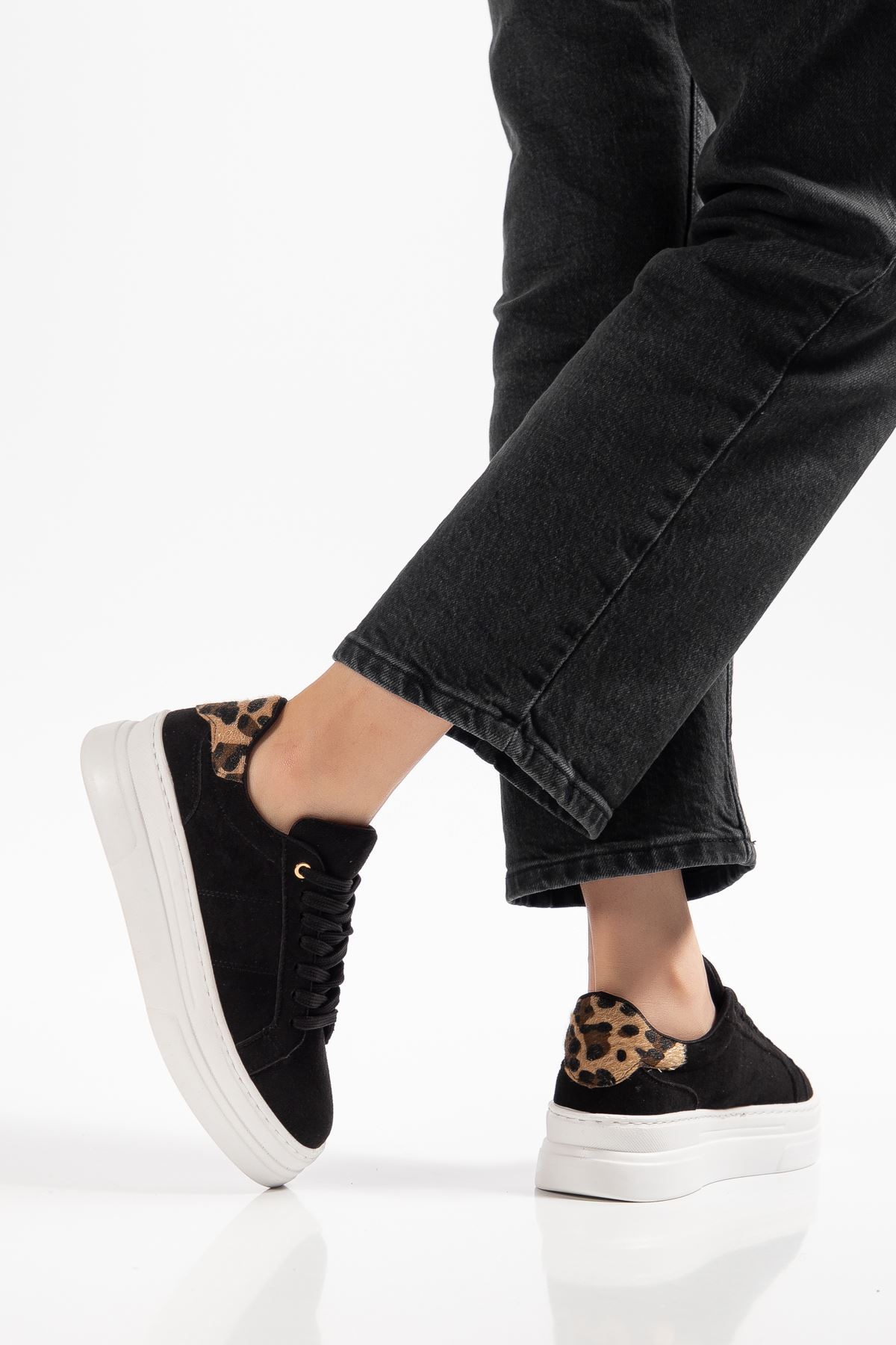 Kadın Siyah Süet Poli Taban Leopar Desenli Bağcıklı Yüksek Spor Ayakkabı 