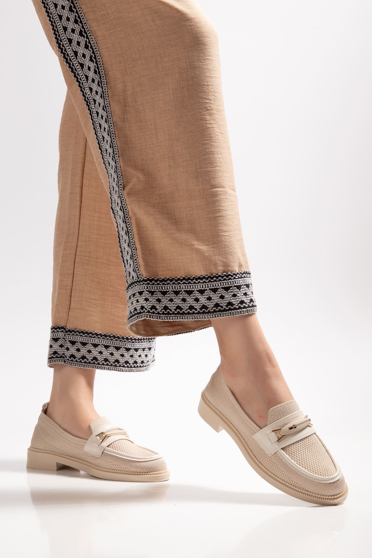 Kadın Bej Rugan Tokalı Loafer Ayakkabı 