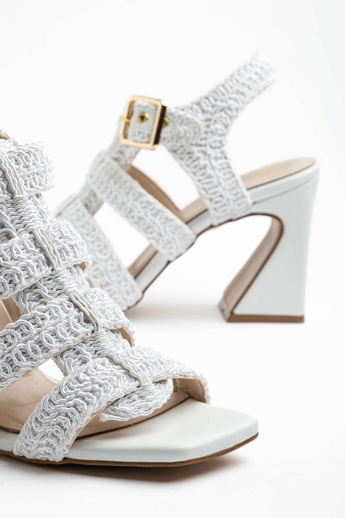 Aria Kadın Beyaz Cilt Örgülü Detaylı Klasik Topuklu Ayakkabı