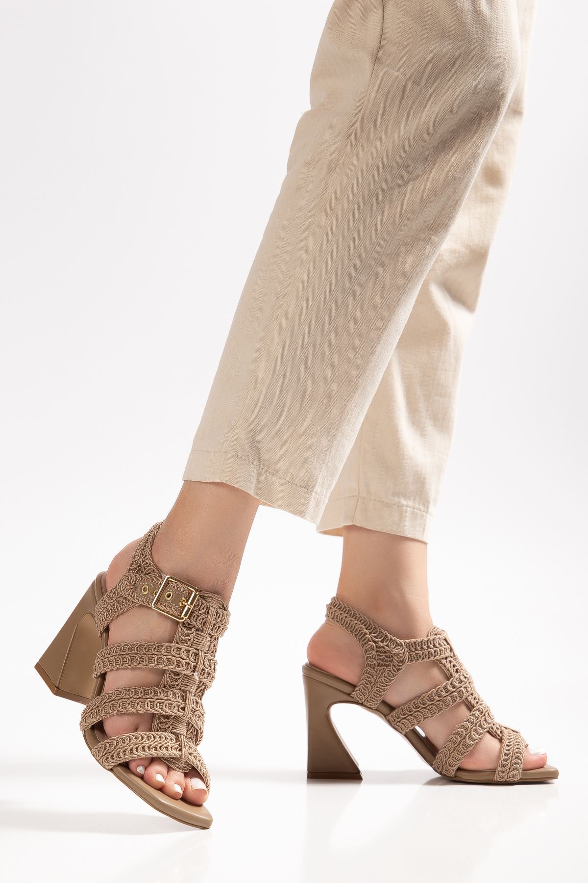 Aria Kadın Vizon Cilt Örgülü Detaylı Klasik Topuklu Ayakkabı 