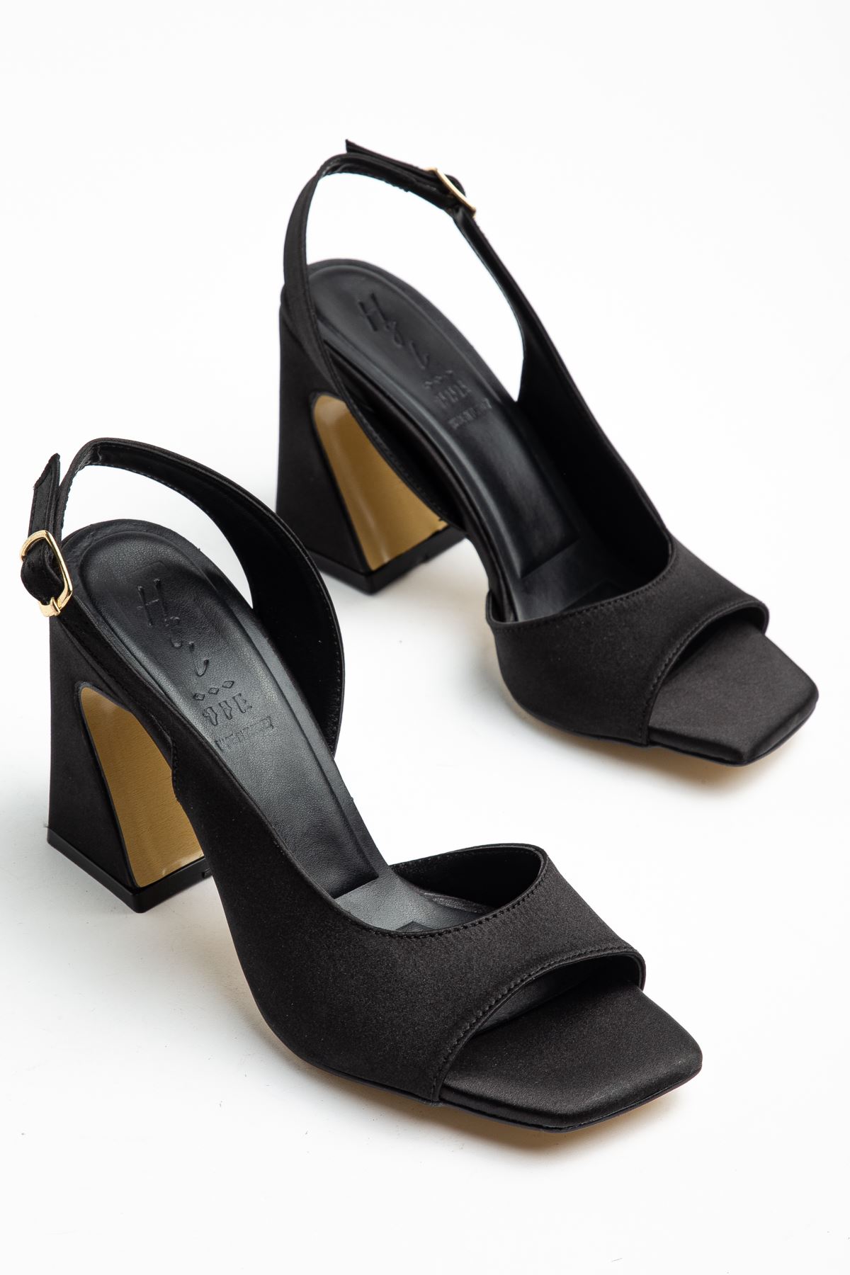 Benito Kadın Siyah Saten Özel Tasarım Topuklu Ayakkabı   