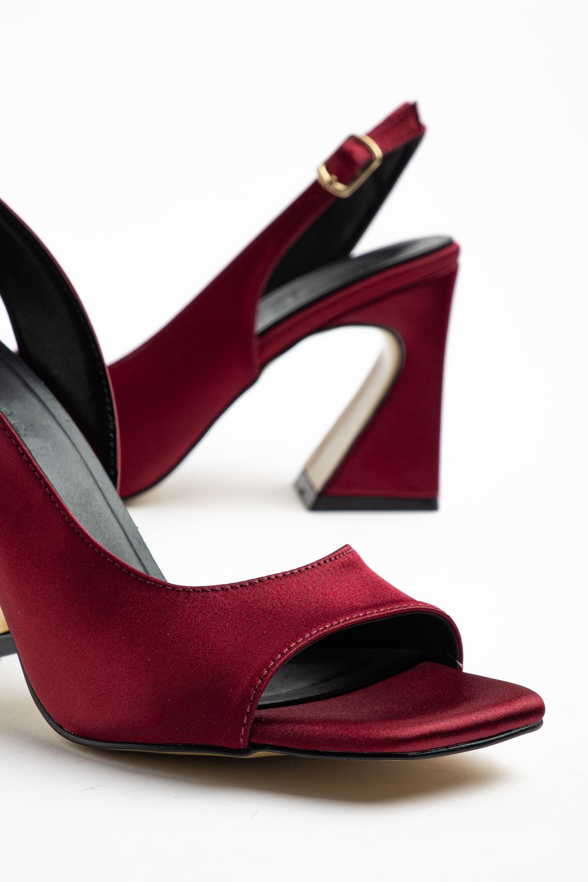 Benito Kadın Bordo Saten Özel Tasarım Topuklu Ayakkabı   