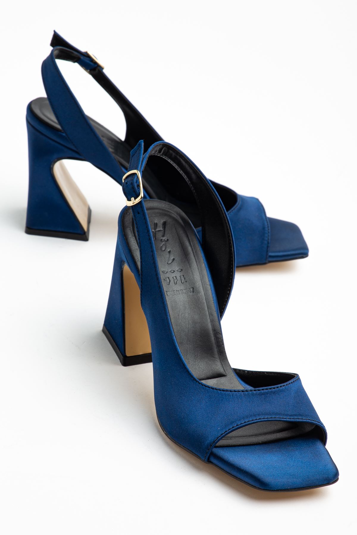 Benito Kadın Lacivert Saten Özel Tasarım Topuklu Ayakkabı    