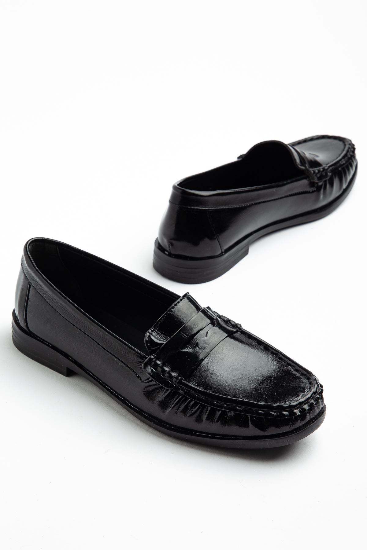  Kadın Siyah Parlak Cilt Termo Kaymaz Taban Babet 