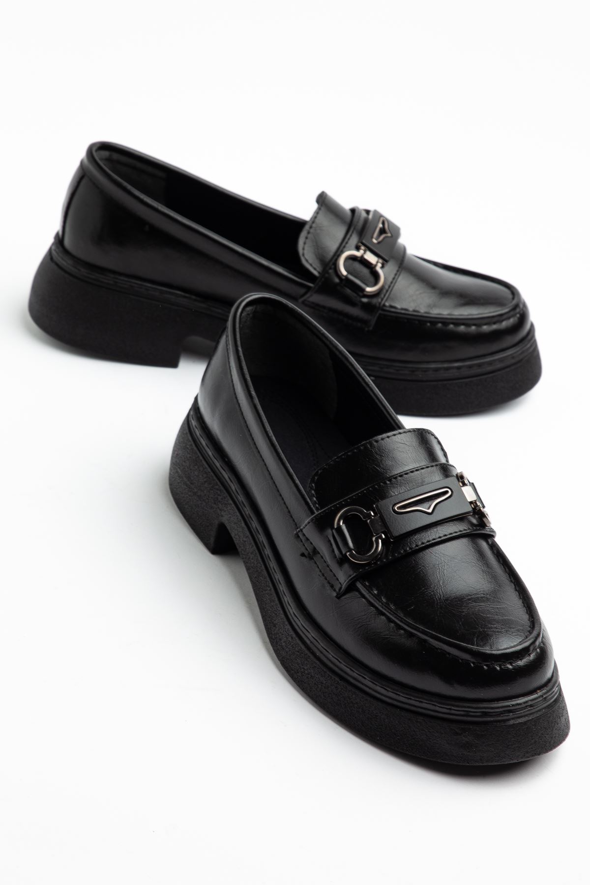 Dayna Kadın Siyah Parlak Cilt Yüksek Tabanlı Tokalı Loafer Ayakkabı   