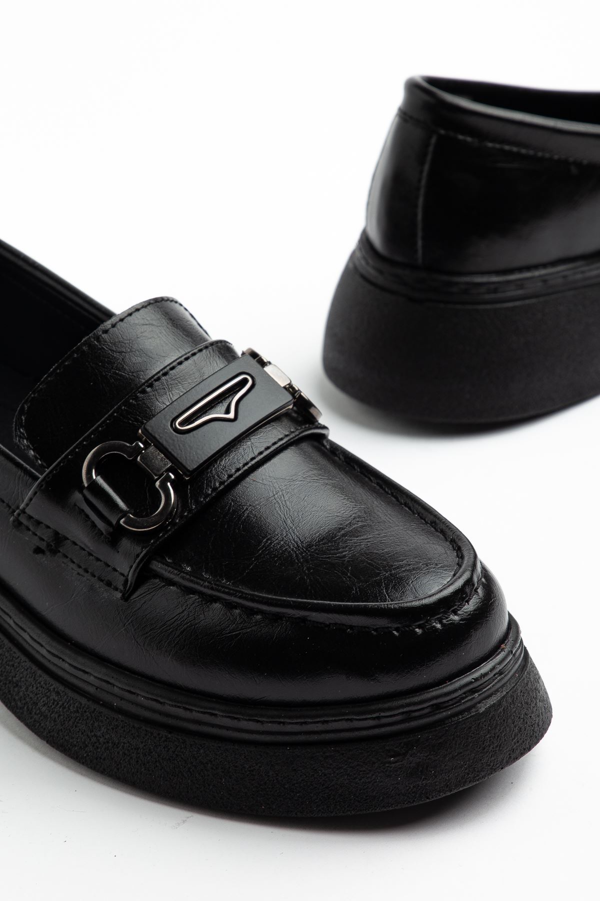 Dayna Kadın Siyah Parlak Cilt Yüksek Tabanlı Tokalı Loafer Ayakkabı   