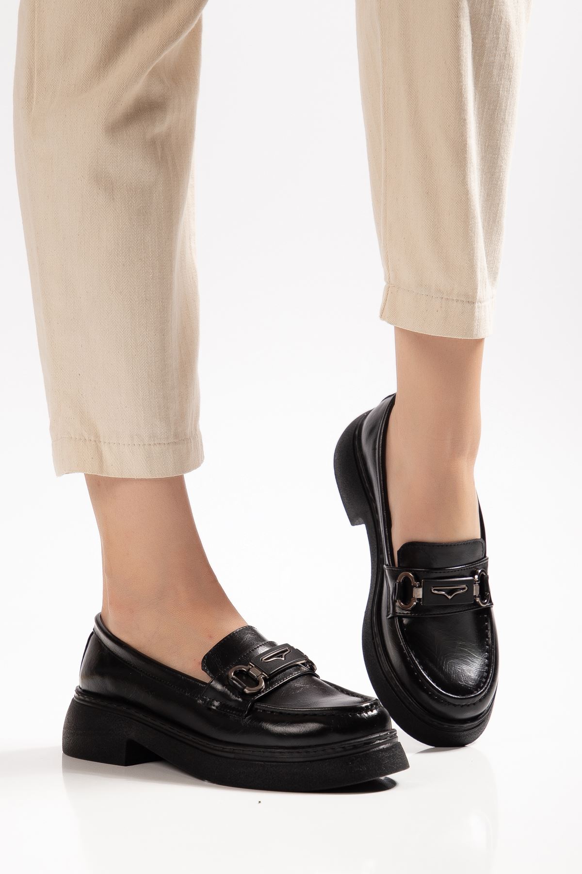 Dayna Kadın Siyah Parlak Cilt Yüksek Tabanlı Tokalı Loafer Ayakkabı   