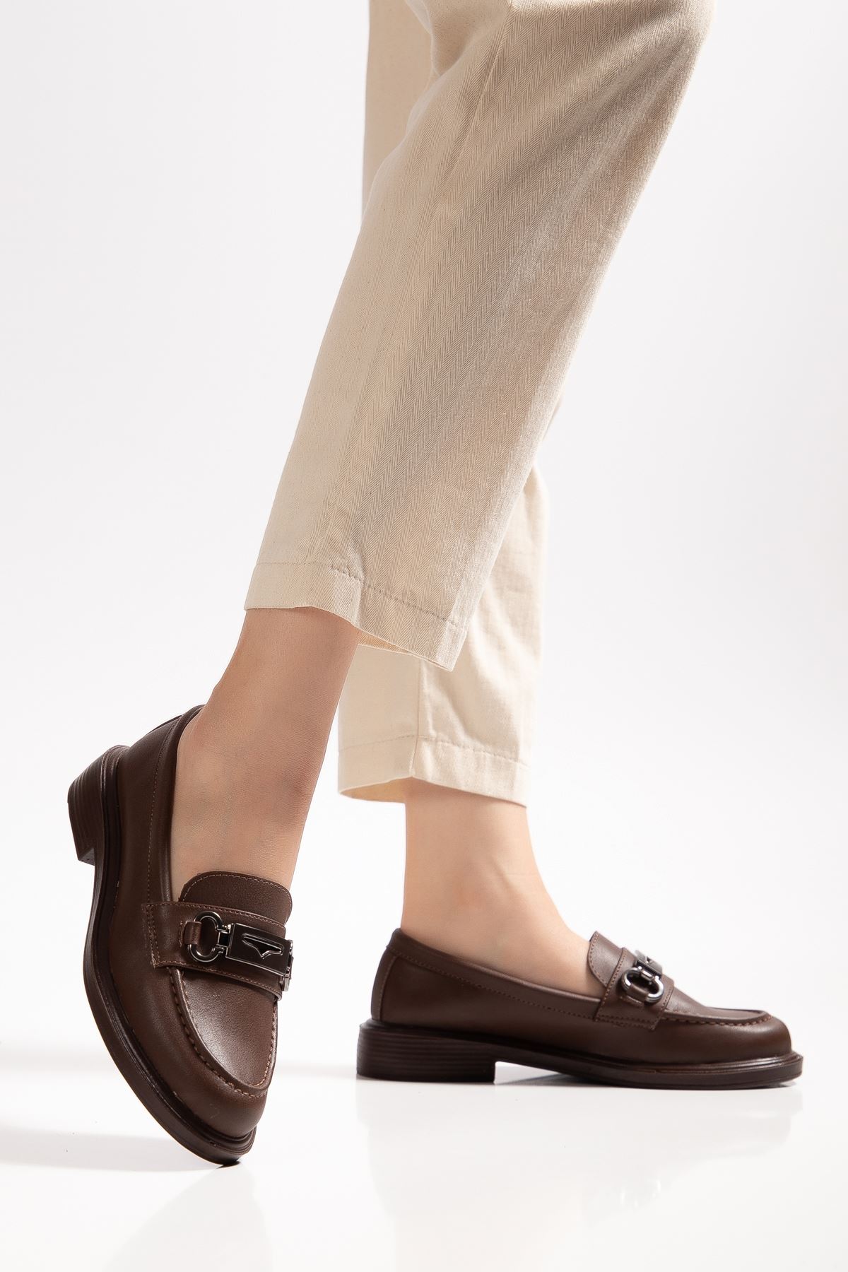 Kadın Acı Kahve Cilt Tokalı Loafer Ayakkabı 