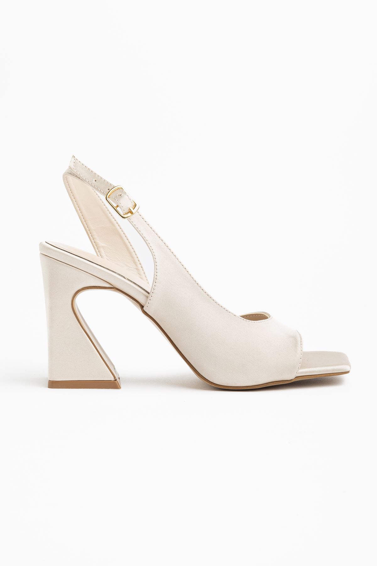 Benito Kadın Bej Saten Özel Tasarım Topuklu Ayakkabı   