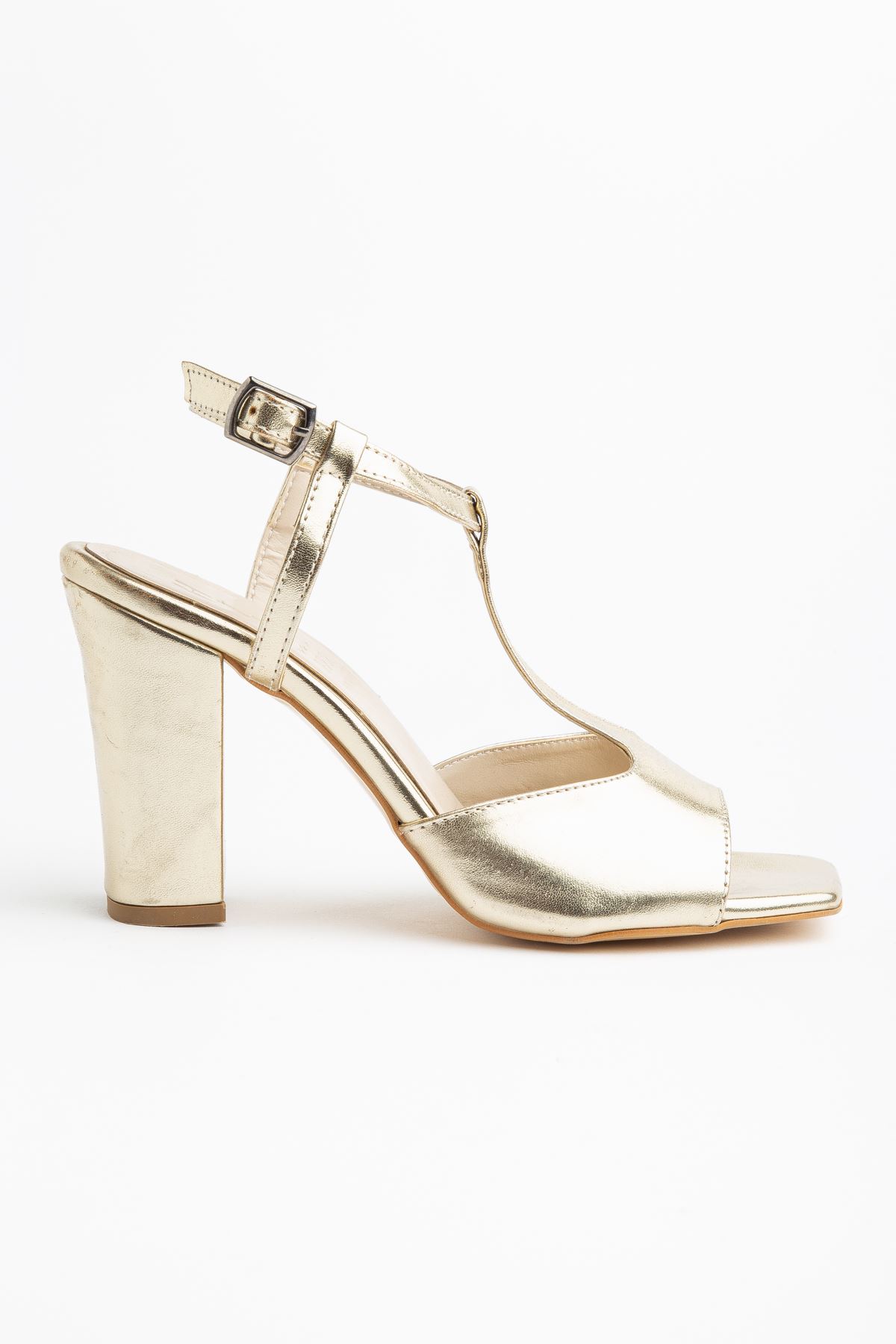 Entela Topuklu Gold Cilt Küt Burunlu Kadın Ayakkabı 