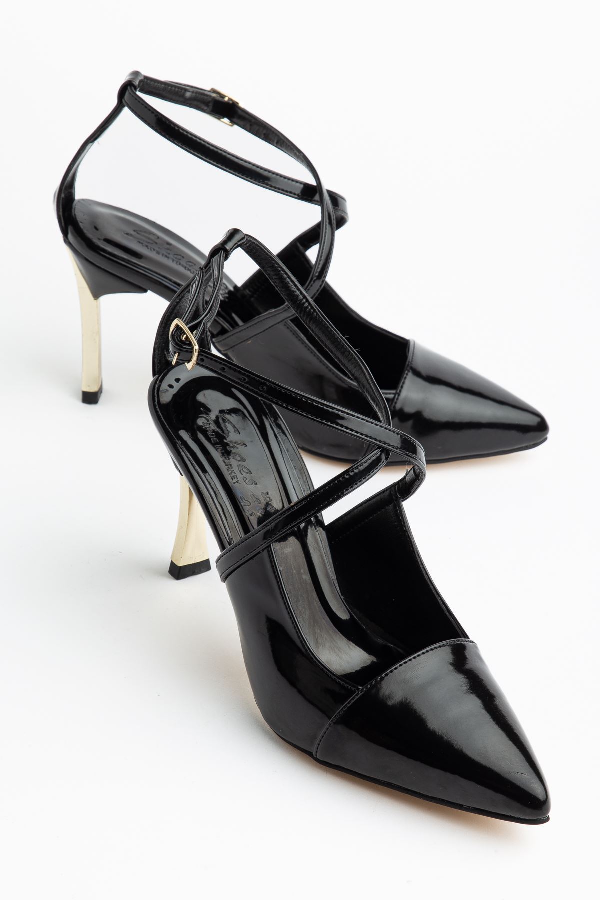 Kadın Siyah Rugan Çapraz Bağlı Gold Ökçe Topuklu Ayakkabı  