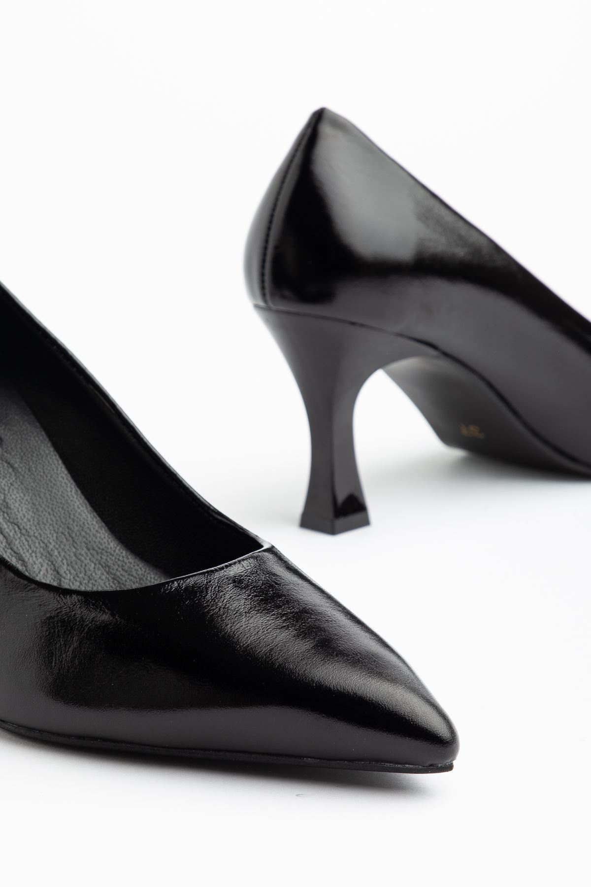 Kadın Siyah Rugan Hakiki Deri Sivri Topuklu Stiletto   