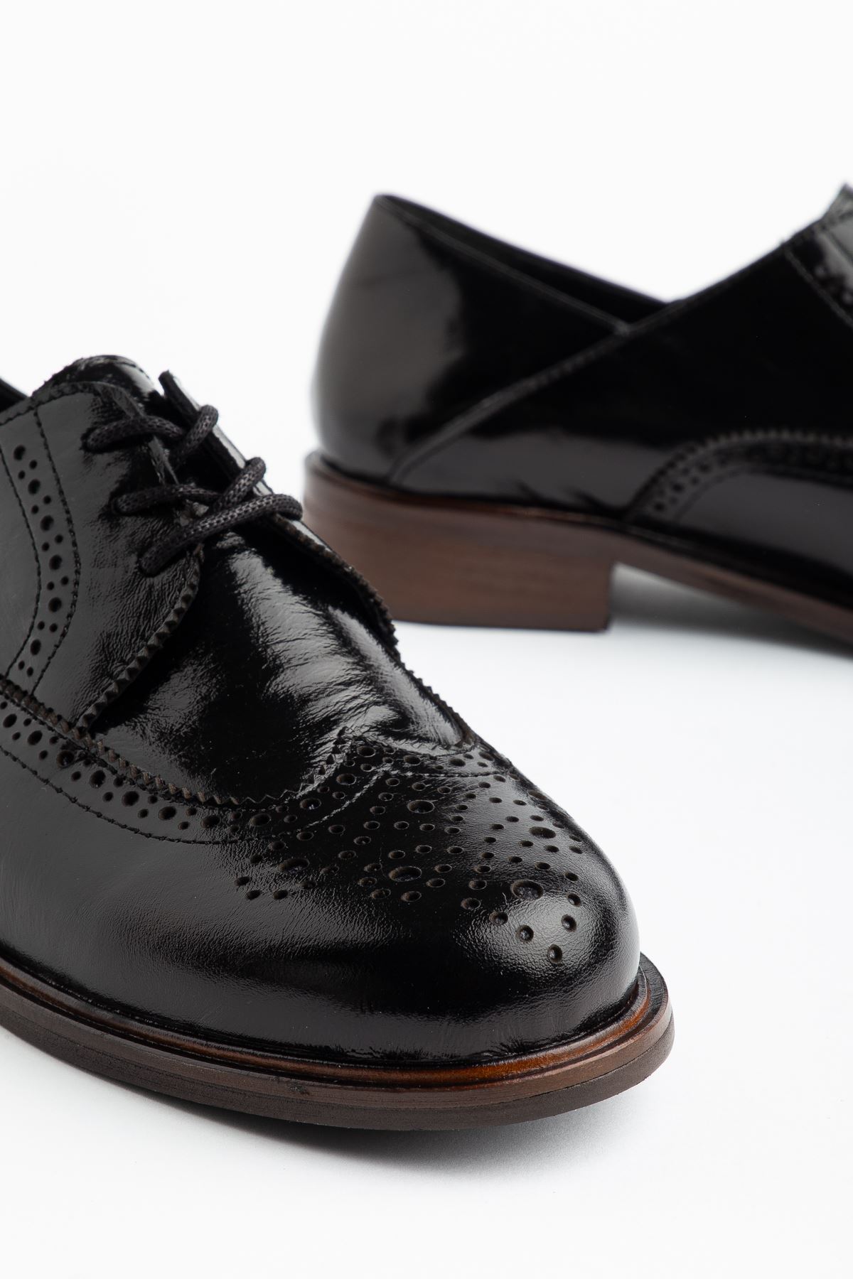 Kadın Siyah Rugan Hakiki Deri Bağcıklı Loafer Ayakkabı  