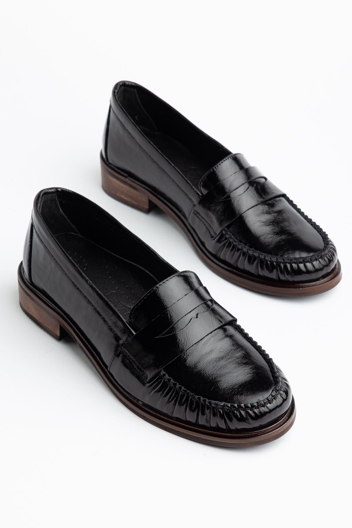 Kadın Siyah Rugan Klasik Hakiki Deri Loafer Ayakkabı  
