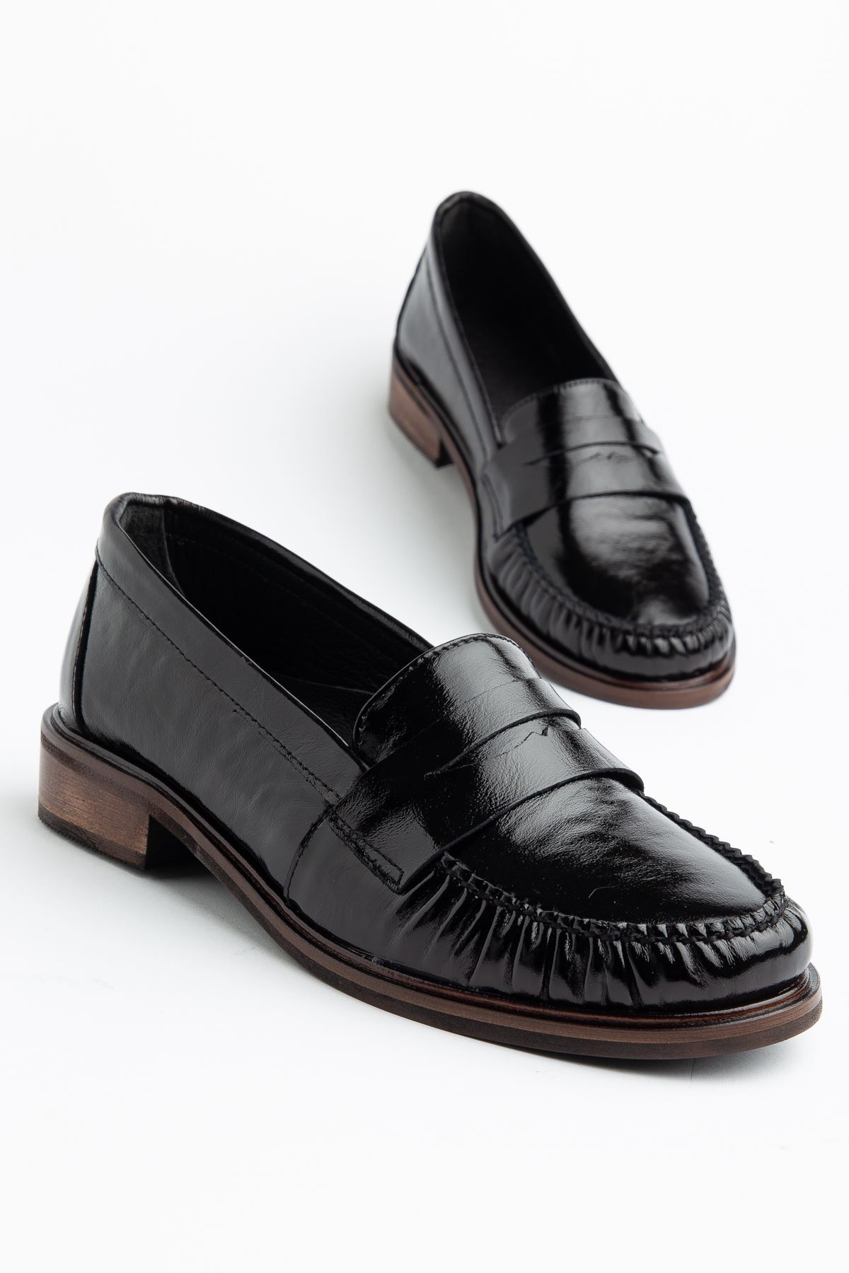 Kadın Siyah Rugan Klasik Hakiki Deri Loafer Ayakkabı  