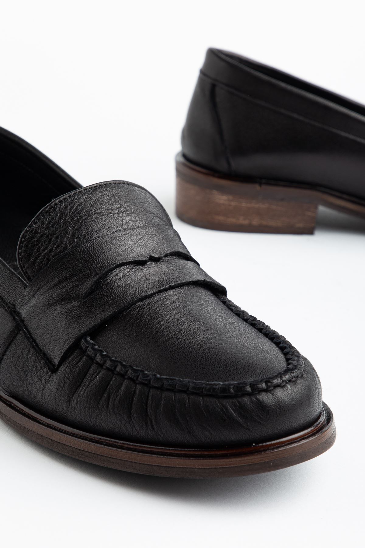 Kadın Siyah Klasik Hakiki Deri Loafer Ayakkabı  