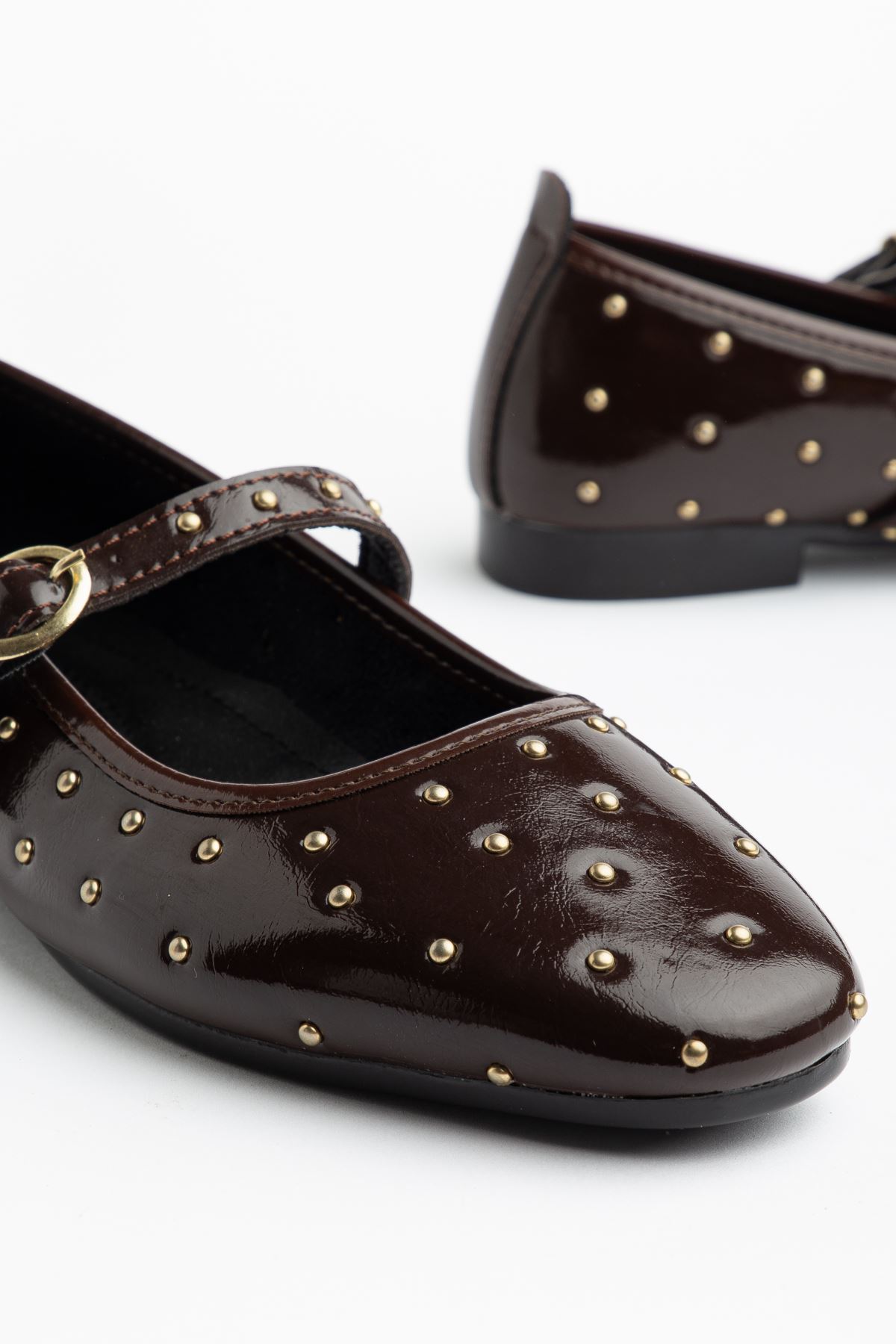 Kadın Acı Kahve Rugan Baretli Tokalı Babet 