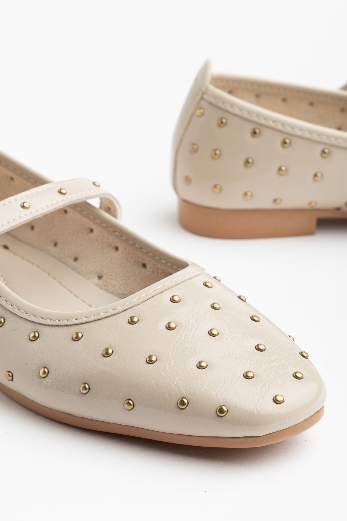 Kadın Bej Rugan Baretli Tokalı Babet  