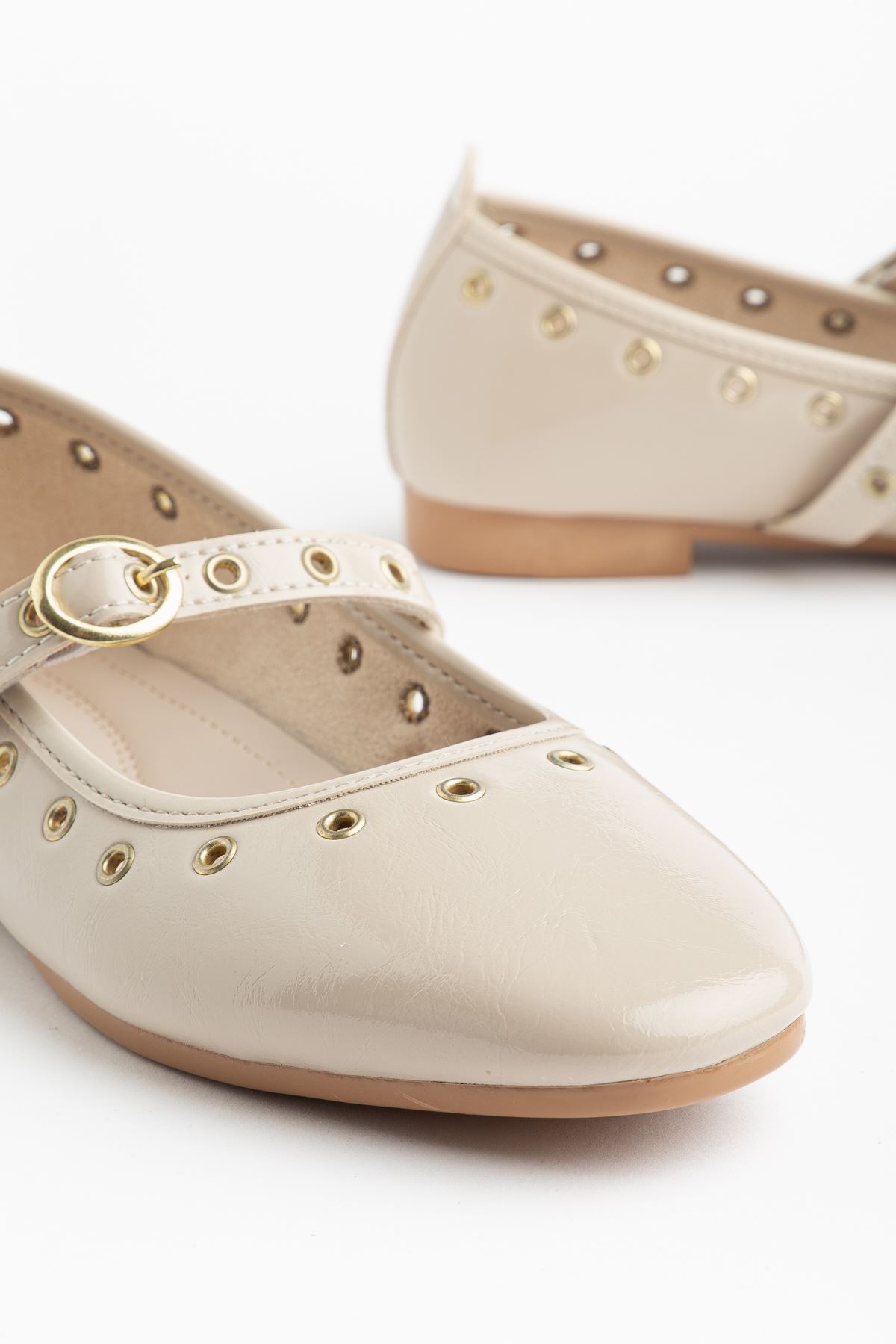 Kadın Bej Rugan Gold Detaylı Baretli Babet  