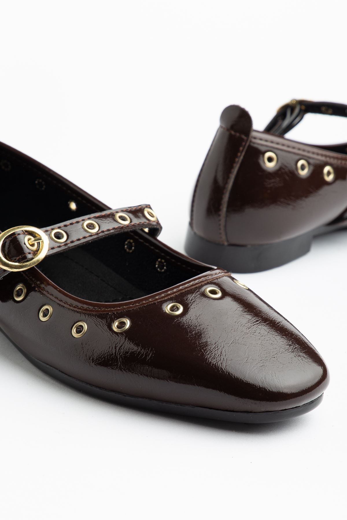 Kadın Acı Kahve Rugan Gold Detaylı Baretli Babet    