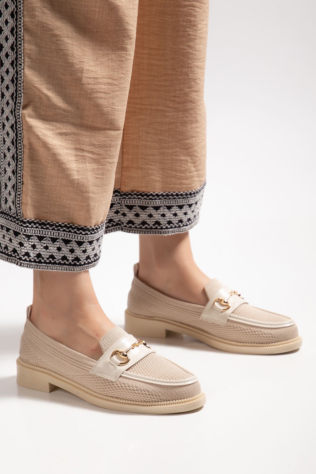 Vita Kadın Bej Triko Günlük Tokalı Detaylı Babet