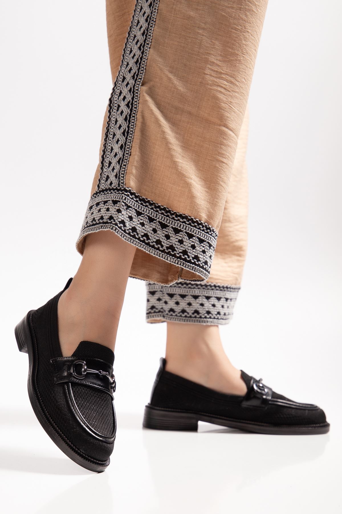 Vita Kadın Siyah Triko Günlük Tokalı Detaylı Babet 