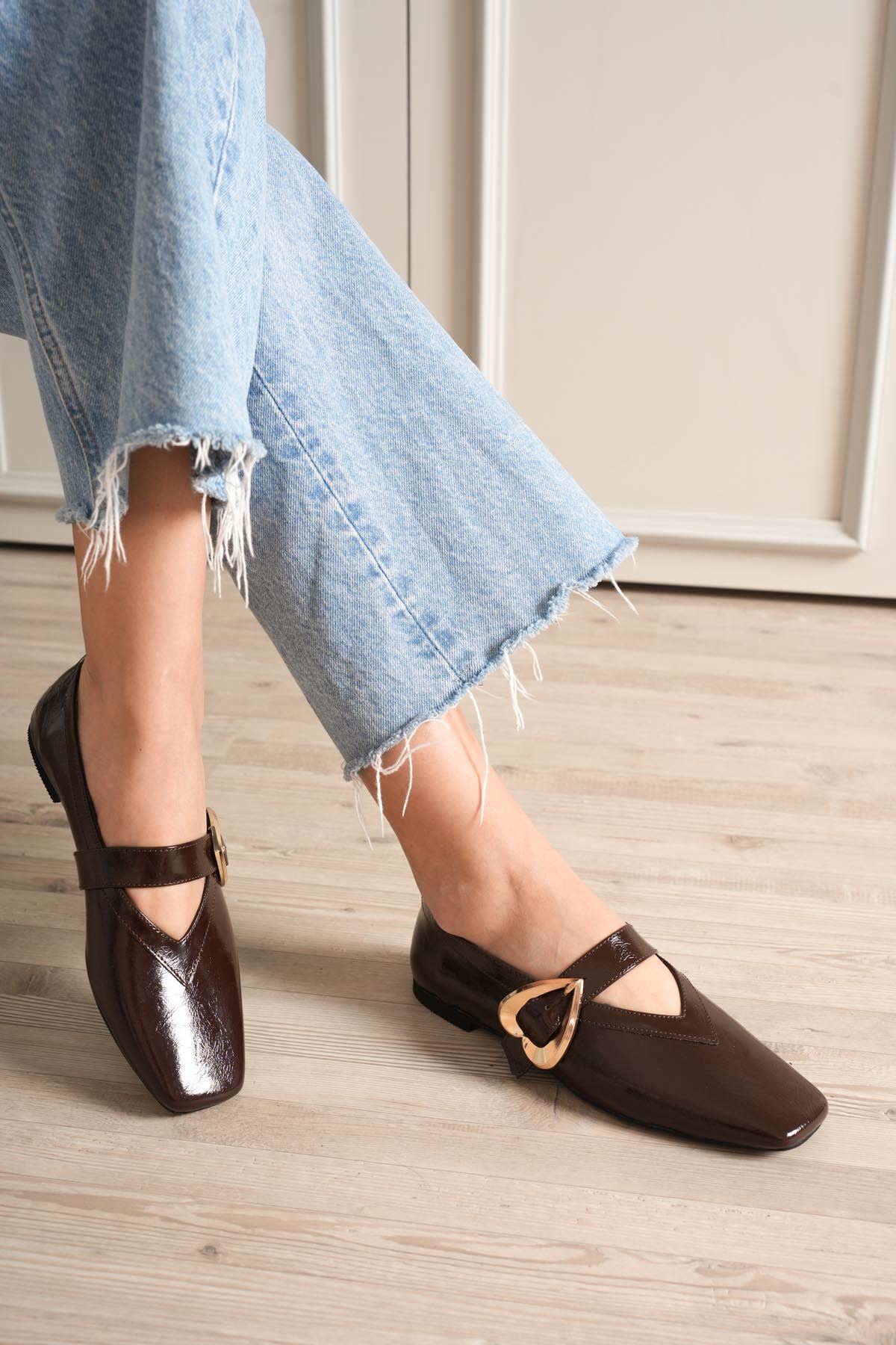 Kadın Kahverengi Babet Rugan Kalp Tokalı Ortopedik Rahat