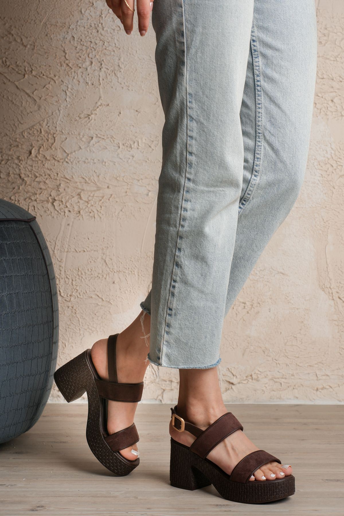 Nina Kadın Kahverengi Süet Dolgu Topuklu Sandalet   