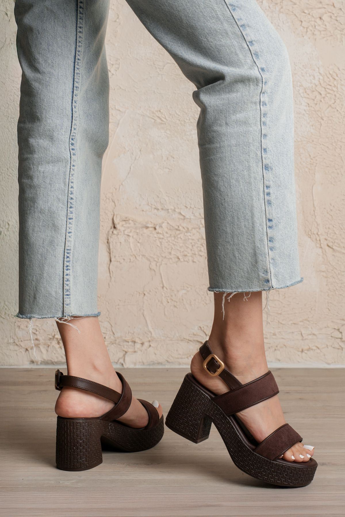 Nina Kadın Kahverengi Süet Dolgu Topuklu Sandalet   