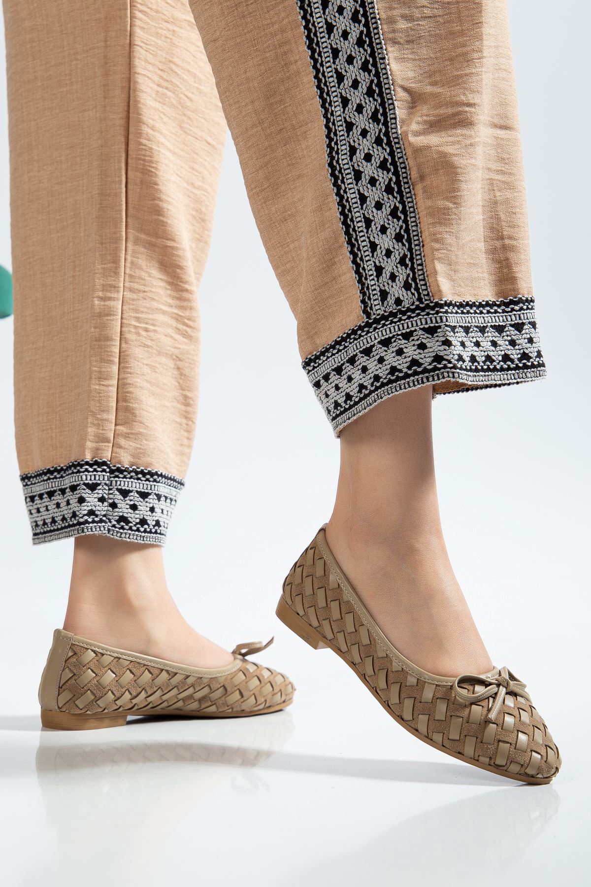 Bero Kadın Vizon El Örgüsü Fiyonklu Ortopedik Babet   