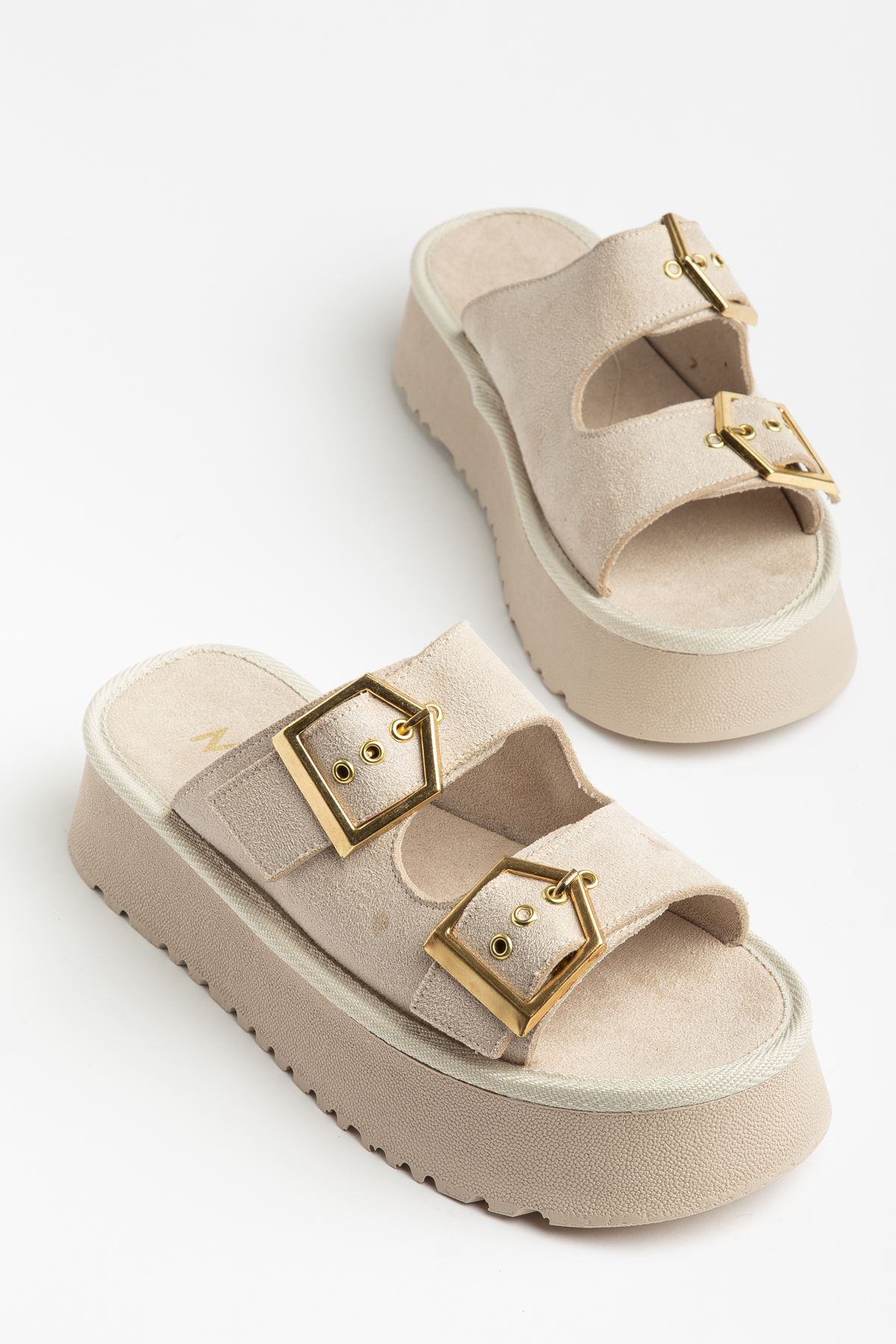 Kadın Bej Süet Yüksek Poli Taban Çift Tokalı Terlik 