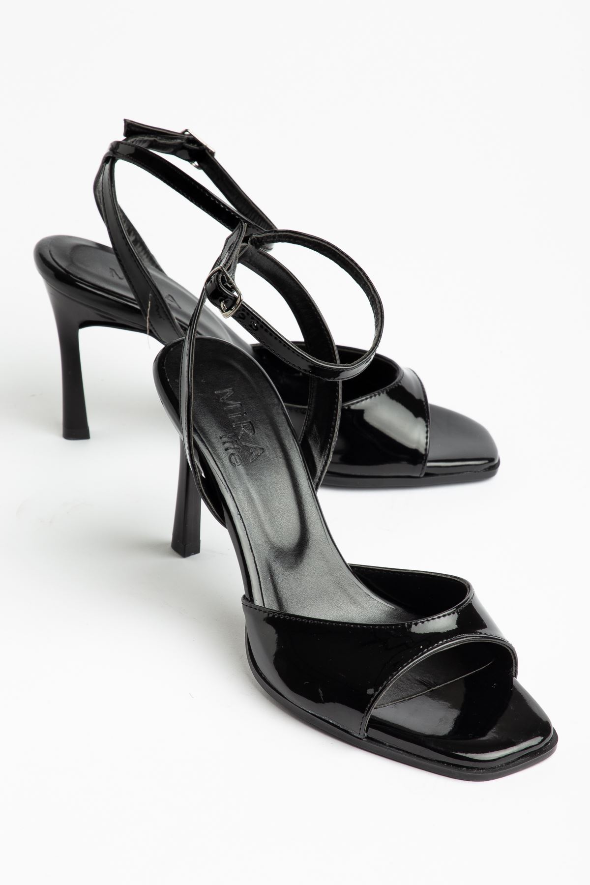 Lesley Çapraz Bantlı Siyah Rugan Tek Bantlı Kadın Ayakkabı 