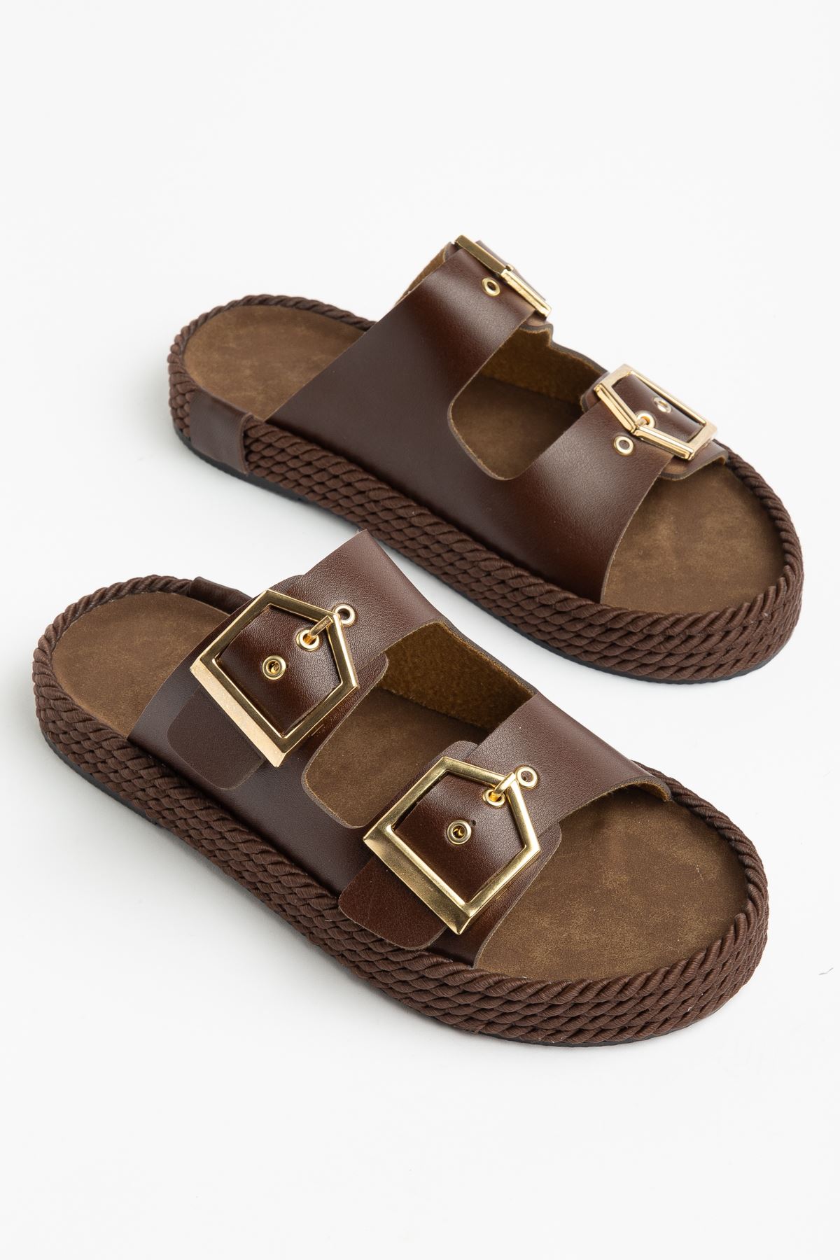 Kadın Kahverengi Rahat Kalıp Yüksek Taban Tokalı Terlik 